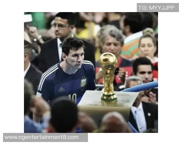 世界杯足球明星闪耀赛场展现激情与荣耀的传奇故事